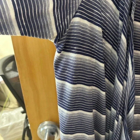 Salaam woman’s tie front cardigan wrap. Lightweight. Size medium - Picture 4 of 5